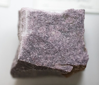 M 00143 a
<br/>
compact aggregaat van Lepidoliet fijnkorrelig
<br/>
<em></em>